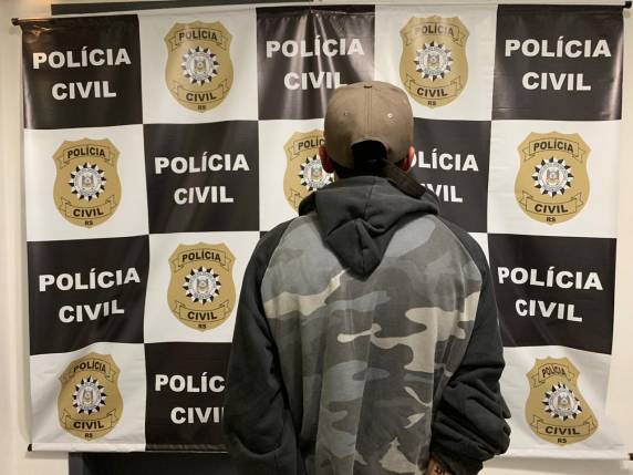 Com o indivíduo foram apreendidos drogas, dinheiro e munições