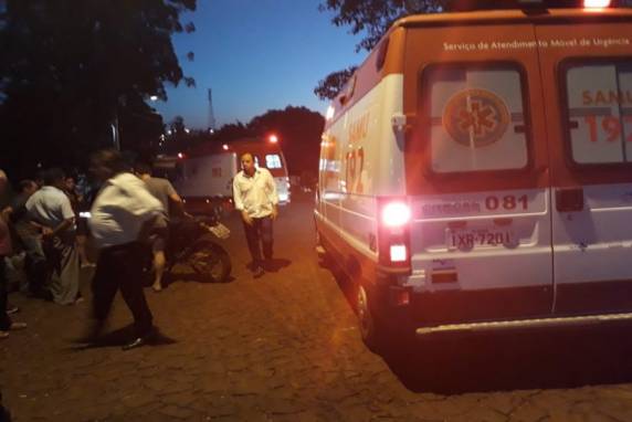 O motociclista que não tem habilitação sofreu escoriações e foi encaminhado ao Hospital PIO XII para avaliação
