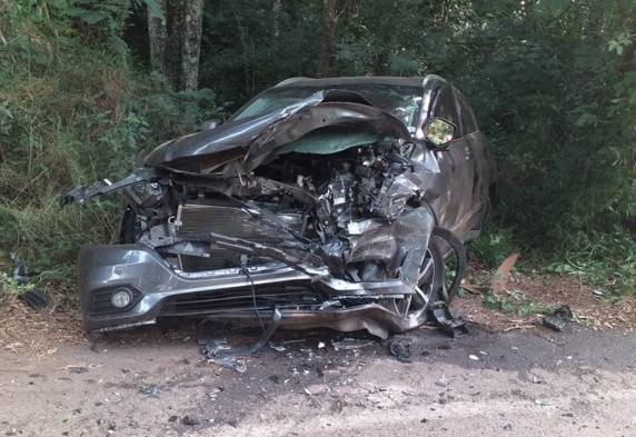 Colisão frontal deixa dois motoristas gravemente feridos na ERS 324 - foto 3