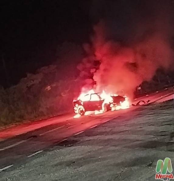 Após colidir em eucaliptos veículo pega fogo na RS 404 em Ronda Alta - foto 3