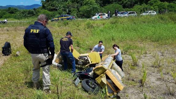 Motocicleta roubada após homicídio é localizada escondida às margens da BR 101 em Joinville - foto 2