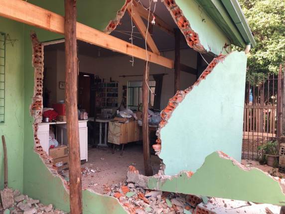 Proprietária da casa, de 78 anos, que vivia sozinha, não se feriu. Dois cachorros foram atingidos e um deles acabou morrendo