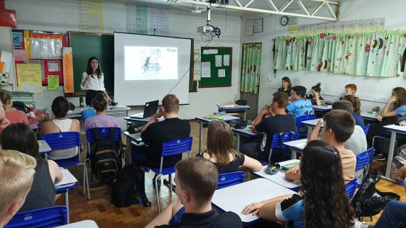 Jovens receberam palestras sobre o uso adequado de mídias sociais e oportunidades para os profissionais da área da Informática e Computação