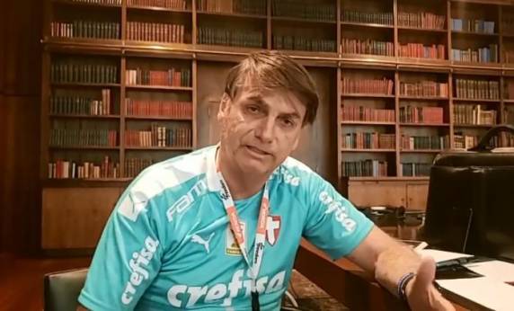 Em transmissão via Facebook, presidente também se queixou de 