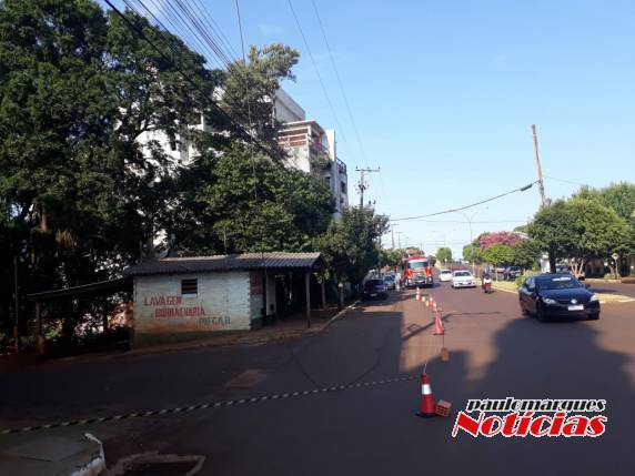 Rede de alta tensão se rompe e bombeiros isolam área da Av. Santa Rosa em Três de Maio - foto 4