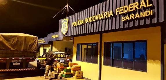 PRF prende traficante e apreende quase meia tonelada de maconha transportada em carreta em Sarandi - foto 4