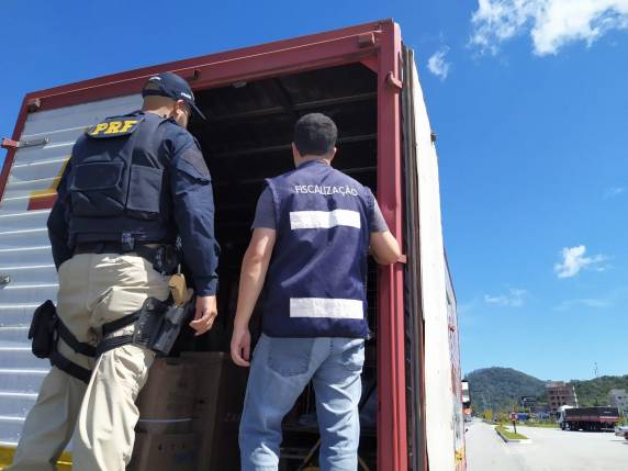 PRF e INMETRO realizam fiscalização integrada em Biguaçu e Joinville - foto 3