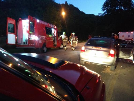 Colisão frontal deixa feridos na BR 116 em Picada Café - foto 3
