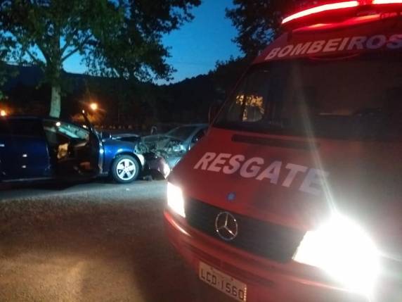 Colisão frontal deixa feridos na BR 116 em Picada Café - foto 2