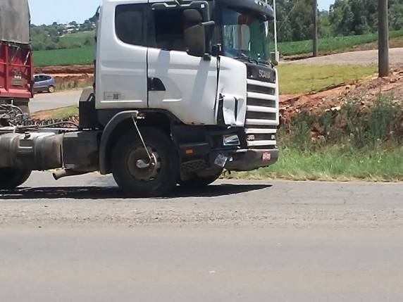 Colisão entre carro e caminhão deixou uma pessoa ferida na BR 158 em Julho de Castilhos - foto 2
