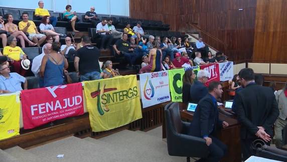 Requerimento de sessão extraordinária foi aprovado nesta segunda (27) para deputados votarem em período que vai até a próxima sexta (31)