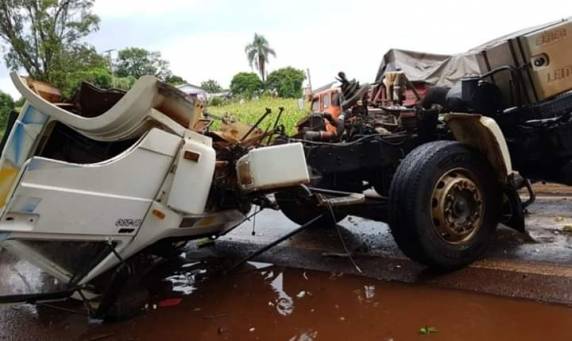 Acidente envolve três caminhões em Sarandi - foto 3