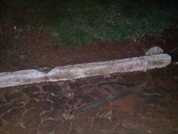 Homem provoca briga em bar, colide com um trator contra veículo bate em cerca e prende fuga em Vila Pratos - foto 5