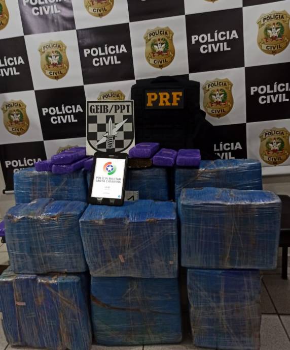 Ação conjunta PRF, PM e Polícia Civil apreende 100 quilos de maconha em Paulo Lopes - foto 3