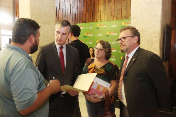 Comitiva viaja à capital gaúcha em busca de apoio para a Expo Terneira 2020 - foto 2
