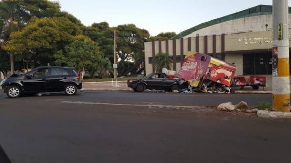 Acidente com forte colisão em trailer de Cruz Alta, causa grandes prejuízos - foto 3