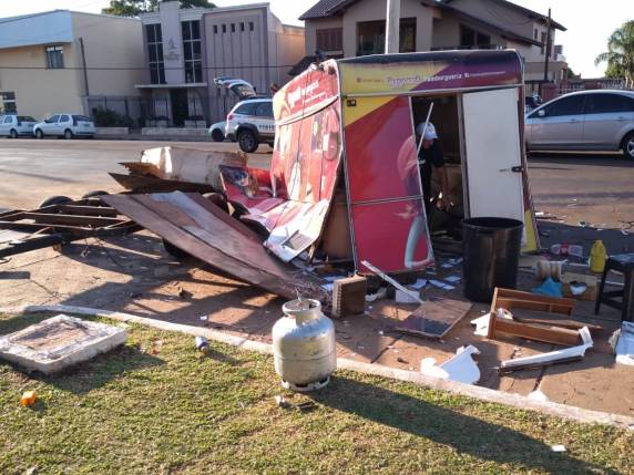 Acidente com forte colisão em trailer de Cruz Alta, causa grandes prejuízos - foto 5