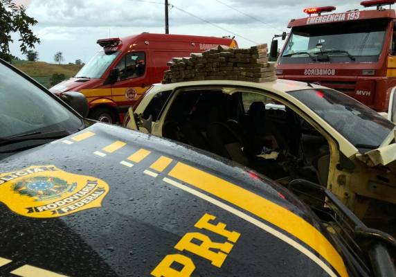 PRF apreende 54 kg de maconha escondidos em automóvel na BR 282 em Iraceminha - foto 2