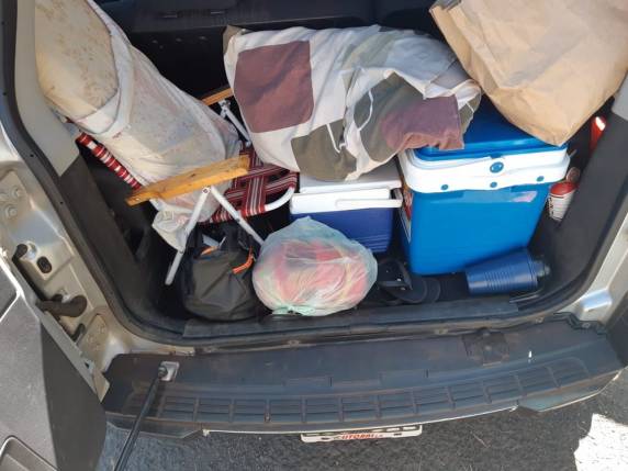 Polícia Rodoviária Federal interceptou o veículo que viajava para o litoral catarinense. No total, viajavam sete pessoas no carro