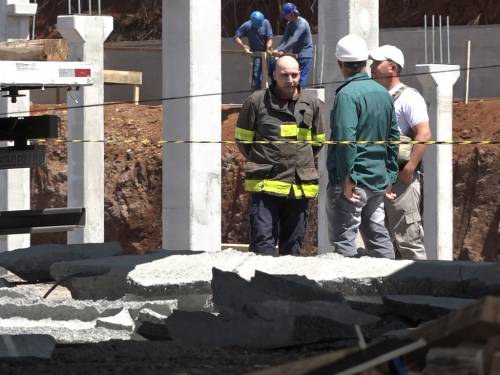 Outro trabalhador também ficou ferido e está internado no hospital