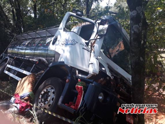 Motorista de caminhão fica ferido em colisão traseira na RS 342, no Bairro Carolina em Três de Maio - foto 5