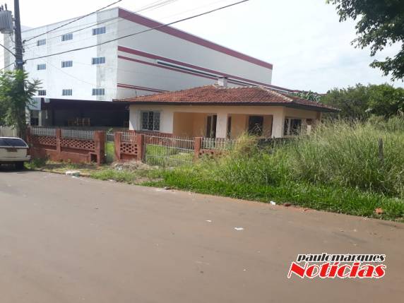 Casa desabitada gera preocupação no Centro de Três de Maio - foto 3