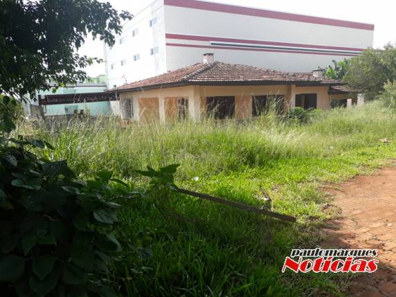 Casa desabitada gera preocupação no Centro de Três de Maio - foto 2