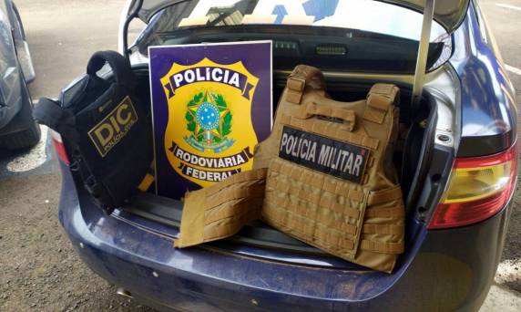 Ação conjunta PRF, PM e Polícia Civil apreende 125 quilos de maconha na BR 163 em Guaraciaba - foto 2