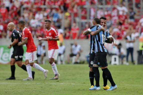 Tricolor marcou aos 46 minutos da segunda etapa, no clássico do Beira-Rio