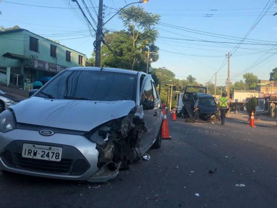 Em um dos carros, estava um casal. No outro, estavam quatro adultos e uma criança, na cadeirinha. Nenhum dos envolvidos ficou ferido com gravidade