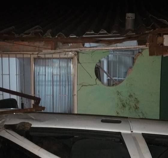 Motorista perde o controle de veículo que atinge uma casa em Ijuí - foto 3