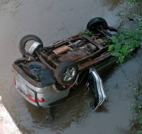 Camionete despenca de ponte na BR 285 em Panambi - foto 2