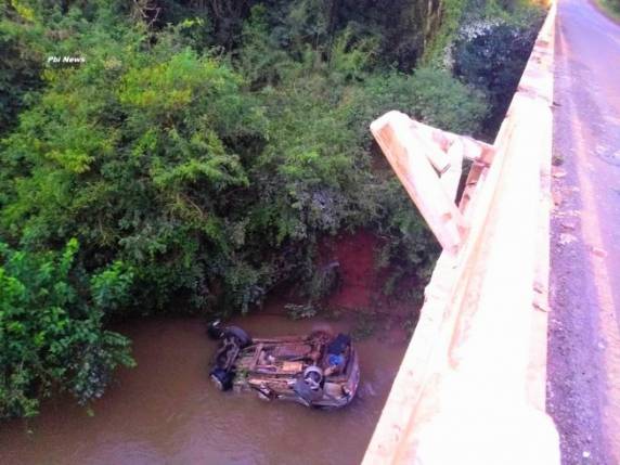Informações da condutora que um pneu estorou quando entrou na ponte