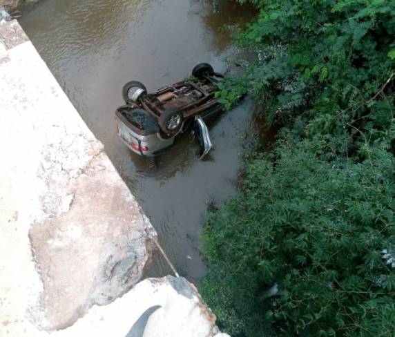 Camionete despenca de ponte na BR 285 em Panambi - foto 4