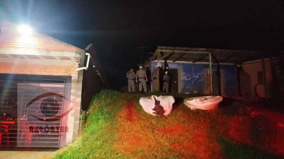 Segundo a Polícia Civil, suspeitos do crime fugiram em uma motocicleta