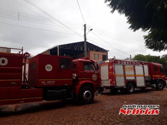 Incêndio provoca danos em uma estofaria em Três de Maio; VEJA VÍDEO - foto 3
