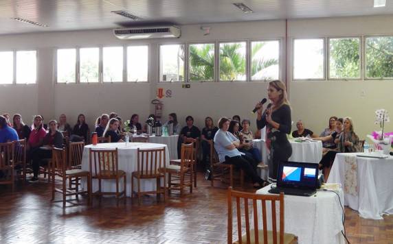 Performance humana para o século XXI é tema de palestra para profissionais das Apaes da região - foto 2