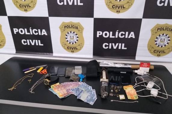 Os três indivíduos são suspeitos de praticarem crimes contra o patrimônio na região