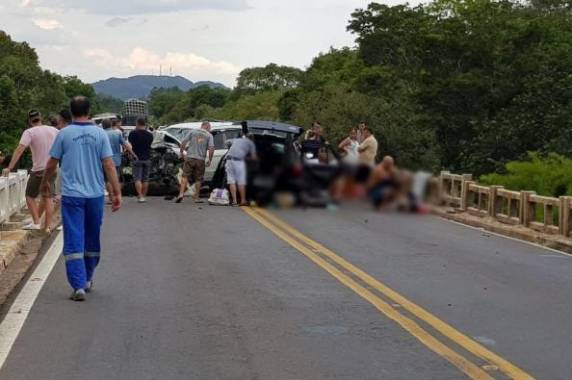 Acidente aconteceu em uma ponte que fica no km 48 da estrada