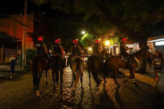 Ações na madrugada desta terça-feira, após festa na Praça Garibaldi, foi rápida e não afastou o público do local