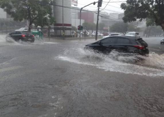 Chuva provoca alagamentos e outros transtornos em Caxias do Sul - foto 2