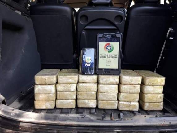 Ação conjunta entre PM e PRF apreendem 27 kg de crack em Chapecó - foto 2