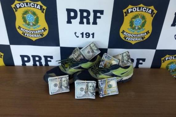 Quantia, equivalente a cerca de R$ 150 mil, foi encontrada ao revistar a motorista
