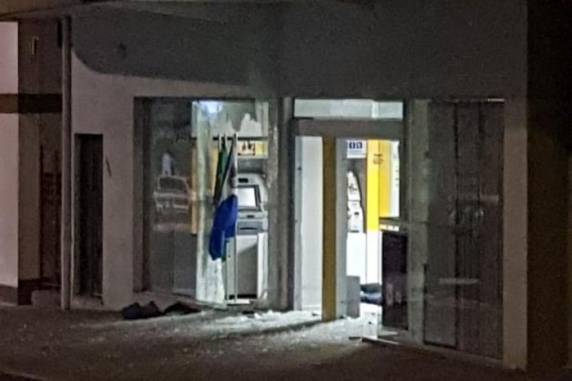 Alvos foram o Sicredi e o Banco do Brasil, situados na área central do município
