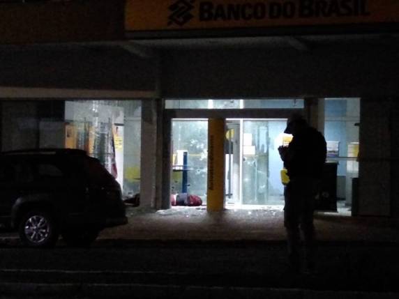 Alvos foram o Sicredi e o Banco do Brasil, situados na área central do município