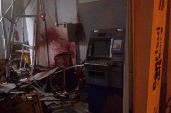 Criminosos fugiram após explodirem terminal. Polícia faz buscas na região