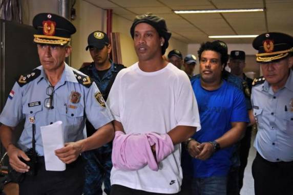 Irmãos passaram a noite em prisão depois de terem sido liberados na sexta-feira