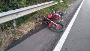 Acidente envolvendo moto e caminhonete deixa um morto - foto 2