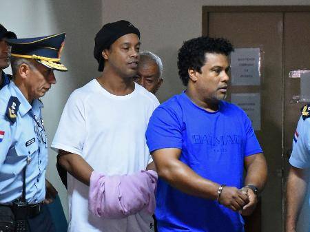 Após audiência, juíza determinou que irmãos permaneçam presos ao longo de investigação
