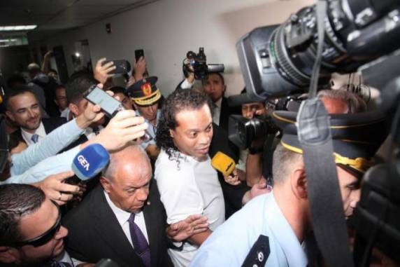 Defensores do ex-jogador afirmaram que prisão preventiva foi "arbitrária"